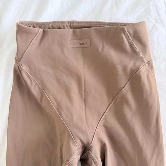 SKIMS SAMPLE SALE Two-Piece Stretch Active Set NOT RELEASED YET - Picture 3 of 5